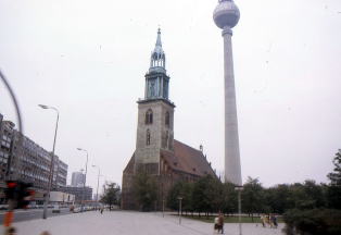 テレビ塔とマリエン教会　1981年