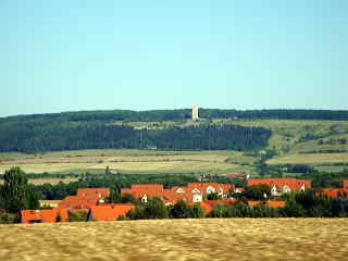 ブーヘンヴァルト強制収容所の記念碑と鐘楼「自由の塔」