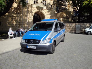 Polizeifahrzeuge 警察車両