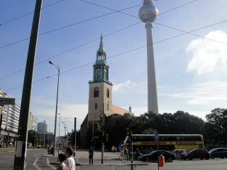 テレビ塔とマリエン教会