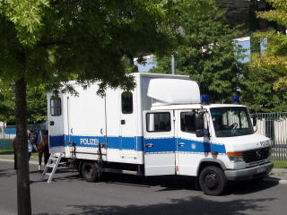 Polizeifahrzeuge 警察車両　馬による警ら