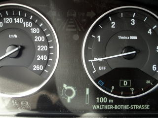 BMW 316d(F31)　スピードメーターとタコメーター