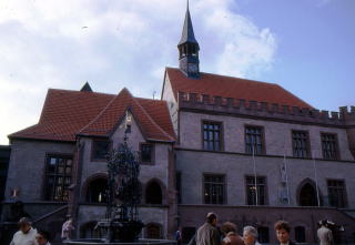 ゲッティンゲン　ガチョウ番の娘リーゼルの泉と旧市庁舎