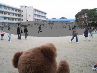 動いてしまった人は鬼に呼ばれて前に来ます。動かないのって、わりと難しそう。。。
