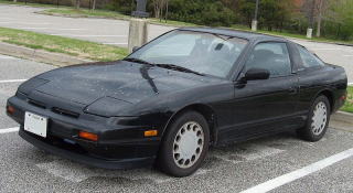 1989-1990 Nissan 240SX photographed in USA. de.wikipedia.org Datum:April 2007/Urheber:IFCAR