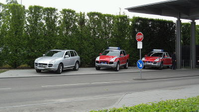 Porsche Cayenne Werkschutz (links), Betriebsmedizin (mitte) und Werksfeuerwehr (rechts) im Porsche Werk Leipzig de.wikipedia.org Date:14.06.2008/Author Molch-Entertainment. 